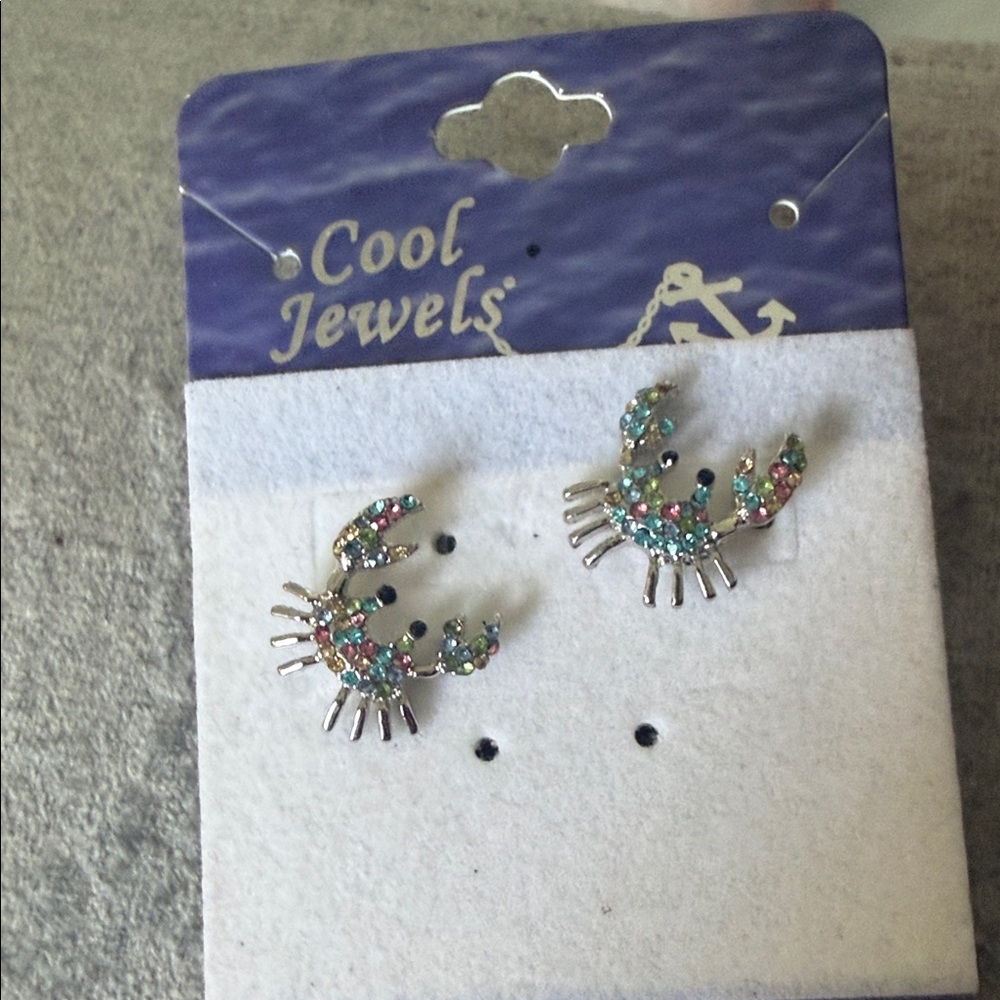 🦀 Crystal Crab Stud Earrings – Multicolor (Cool Jewels